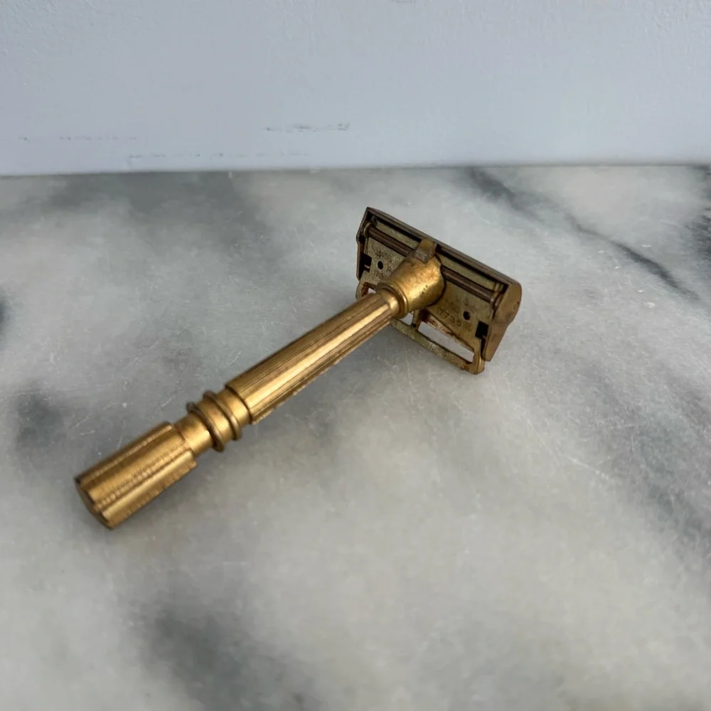 Vintage | Brass Gold GEM Micromatic Open Comb Single Edge Safety Razor Twist End